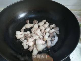 土豆红萝卜烧肉的做法步骤：4