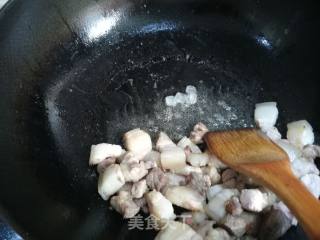 土豆红萝卜烧肉的做法步骤：5