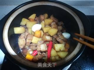 土豆红萝卜烧肉的做法步骤：9