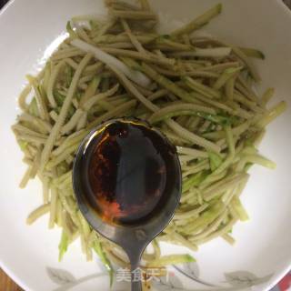 黄瓜拌豆腐丝的做法步骤：7