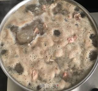 酱猪颈骨的做法步骤：2