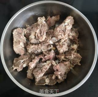 酱猪颈骨的做法步骤：3