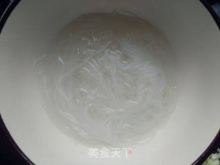 包菜肉末粉丝的做法步骤：1