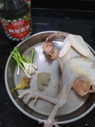 酱油鸡的做法步骤：1