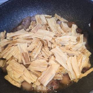 腐竹红烧五花肉的做法步骤：5