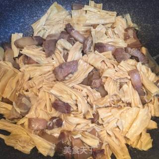 腐竹红烧五花肉的做法步骤：6