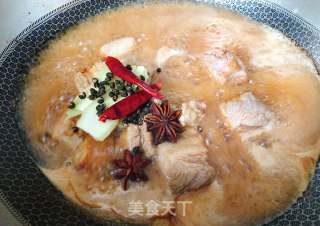 红烧鸡爪带皮猪肉的做法步骤：4