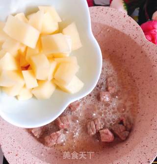 辅食__西蓝花土豆炖牛肉的做法步骤：3