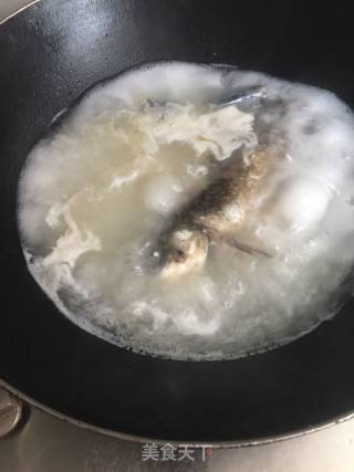 鲫鱼豆腐汤的做法步骤：5