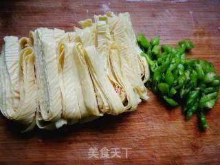生菜拌豆腐皮的做法步骤：2