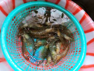茄汁大虾的做法步骤：1