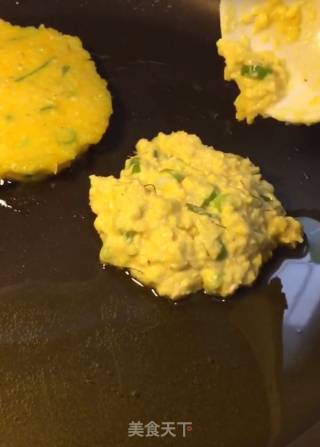 鲜玉米烙饼的做法步骤：8