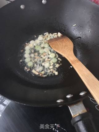 香椿炒鲜虾仁的做法步骤：6