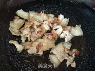 五花肉炒花菜的做法步骤：3