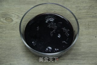 营养早餐，黑米红糖红枣粥的做法步骤：2