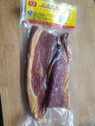 腊肉炒莴笋的做法步骤：1