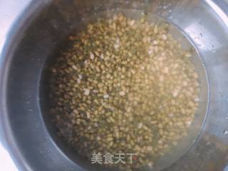 绿豆糕的做法步骤：1