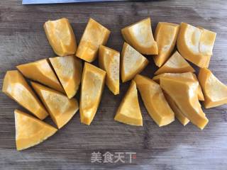 砂锅南瓜的做法步骤：2
