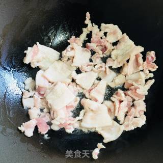 五花肉炒花菜的做法步骤：3