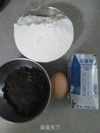 黑芝麻红糖馅糖三角的做法步骤：1