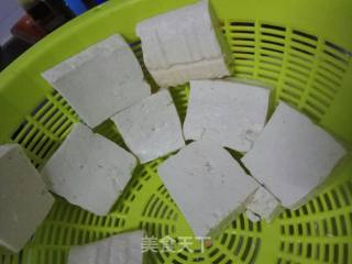 回锅肉焖煎豆腐的做法步骤：1