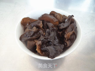 西红柿木耳菠菜面的做法步骤：2
