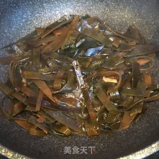 姜丝焖海带丝的做法步骤：5