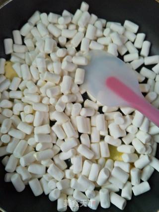 雪花酥的做法步骤：1