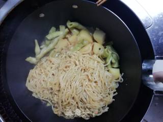 小满日食记《五花肉豆角之焖面》的做法步骤：7