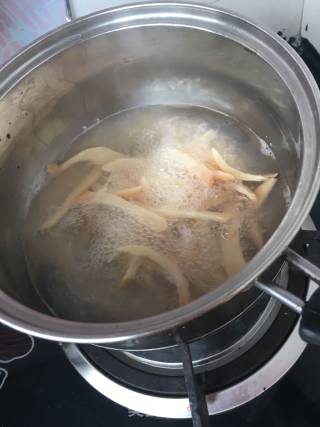 韭苔炒黄金鲍的做法步骤：9