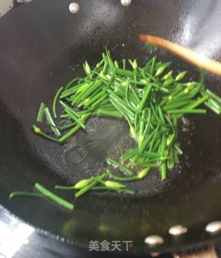 韭苔炒黄金鲍的做法步骤：12