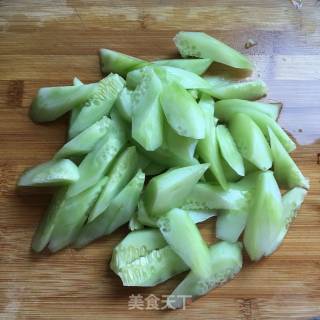 黄瓜鸡蛋汤的做法步骤：1