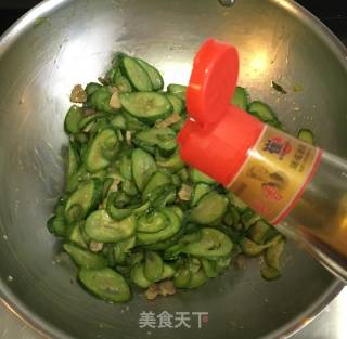 快手小炒菜之五花肉片炒丝瓜的做法步骤：6