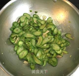 快手小炒菜之五花肉片炒丝瓜的做法步骤：7