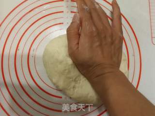 火腿时蔬披萨的做法步骤：7