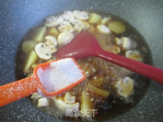 蘑菇烧洋芋艿的做法步骤：5
