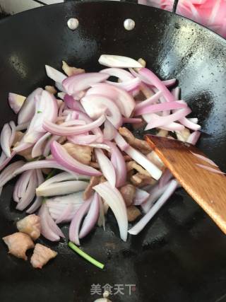 洋葱炒肉的做法步骤：6