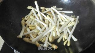 花生芽小炒肉的做法步骤：6