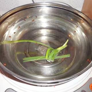 椒香咸味鸡的做法步骤：3