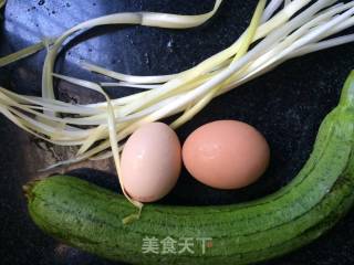 鸡蛋丝瓜汤的做法步骤：1
