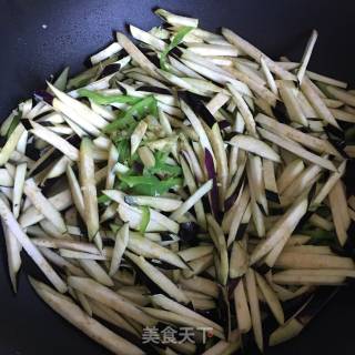 青椒炒茄丝的做法步骤：6