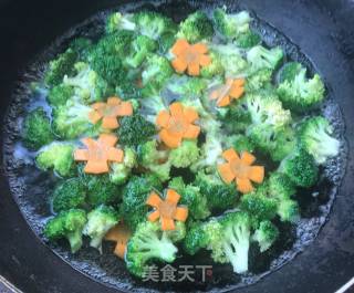 肥牛时蔬盖饭的做法步骤：1