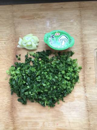 芹菜叶汤的做法步骤：2