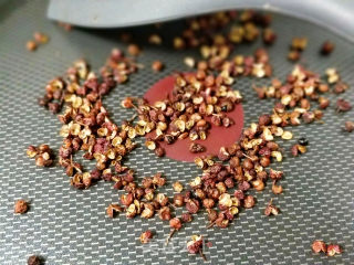 椒盐鳗鱼芝麻烧的做法步骤：3