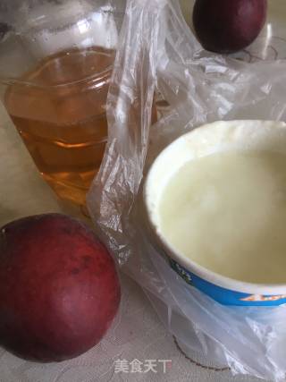 血桃奶昔的做法步骤：1