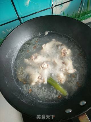 酥脆炸鸡翅的做法步骤：2