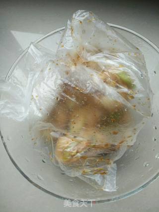 酥脆炸鸡翅的做法步骤：5