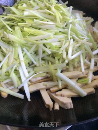 豆干炒韭黄的做法步骤：5