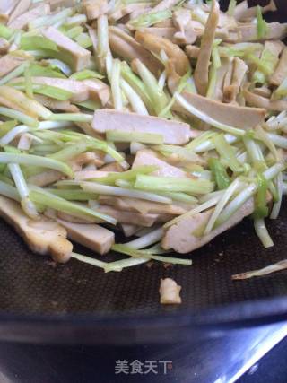 豆干炒韭黄的做法步骤：6