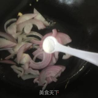 “快手小炒菜”洋葱炒鸡蛋的做法步骤：11